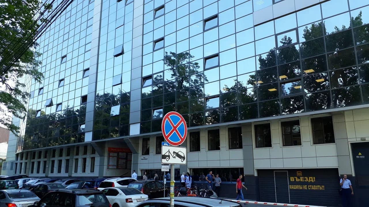 Фасад здания офиса Aifory Pro в Ростове-на-Дону