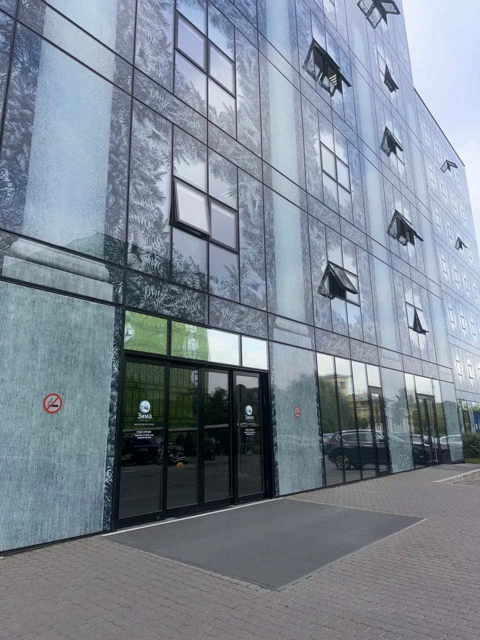 Вход в здание офиса Aifory Pro в Санкт-Петербурге