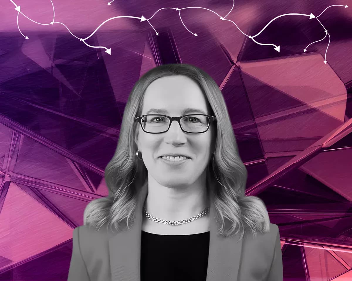 Хестер Пирс предложила сократить сбор данных в KYC/AML