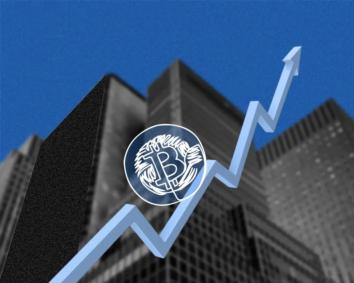 Биткоин протестировал $82 000 на фоне рекордных притоков в ETF